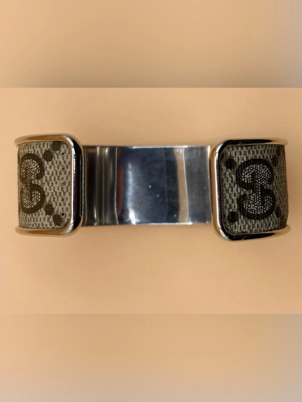 The Unbranded Brand allows bracelet